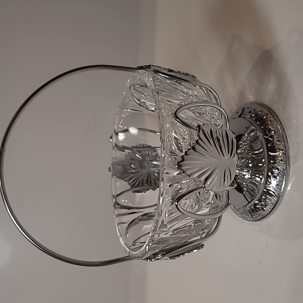 Vintage old English recreation #4021 metal basket w/ crystal bowl